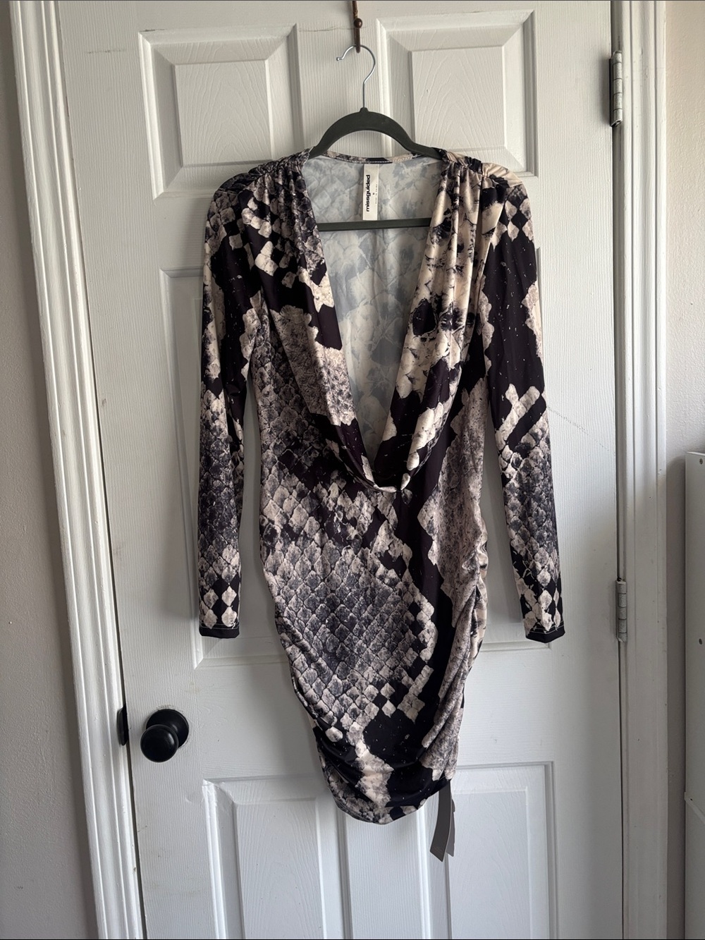 Missguided+ Long Sleeve Snake-Print V-Neck Bodycon Dress in Black and Cream